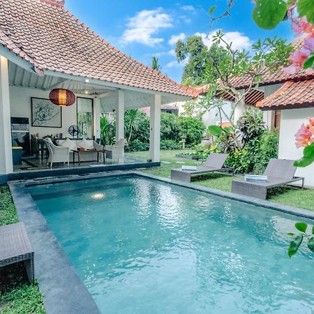 Villa Etnik Seminyak Exterior photo