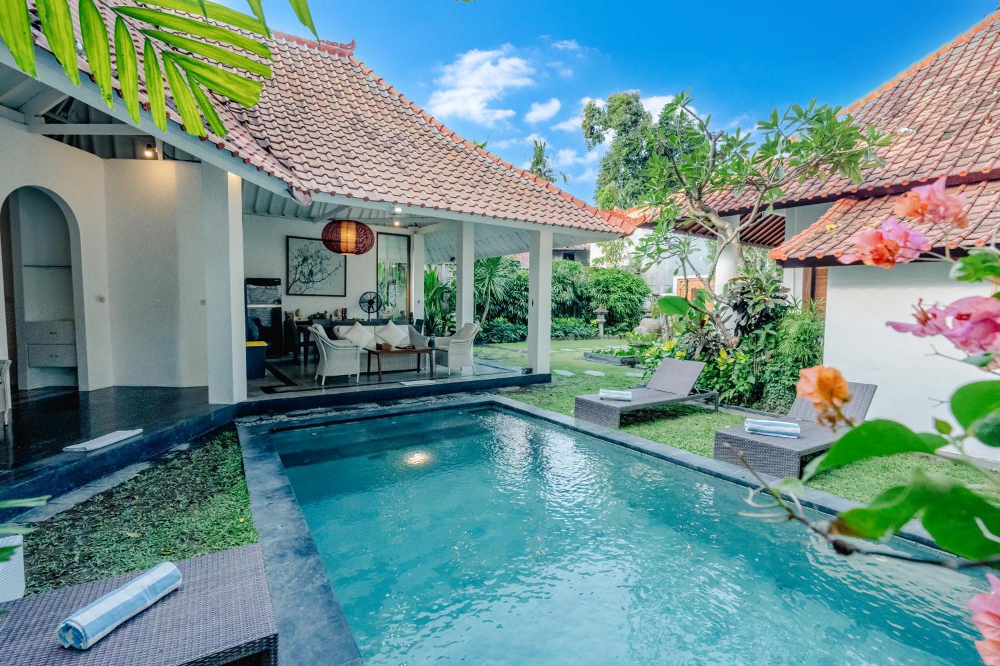 Villa Etnik Seminyak Exterior photo