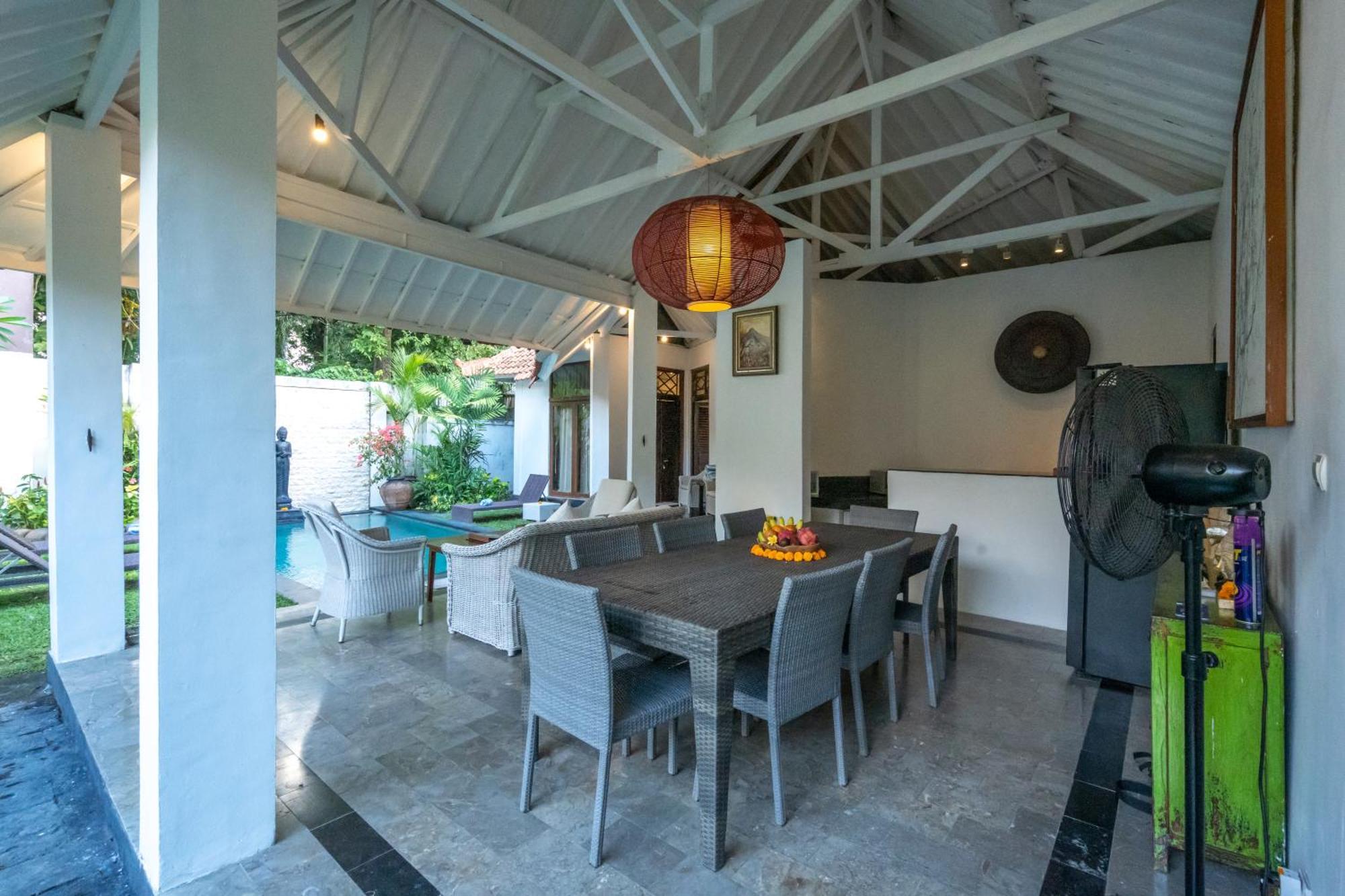 Villa Etnik Seminyak Exterior photo