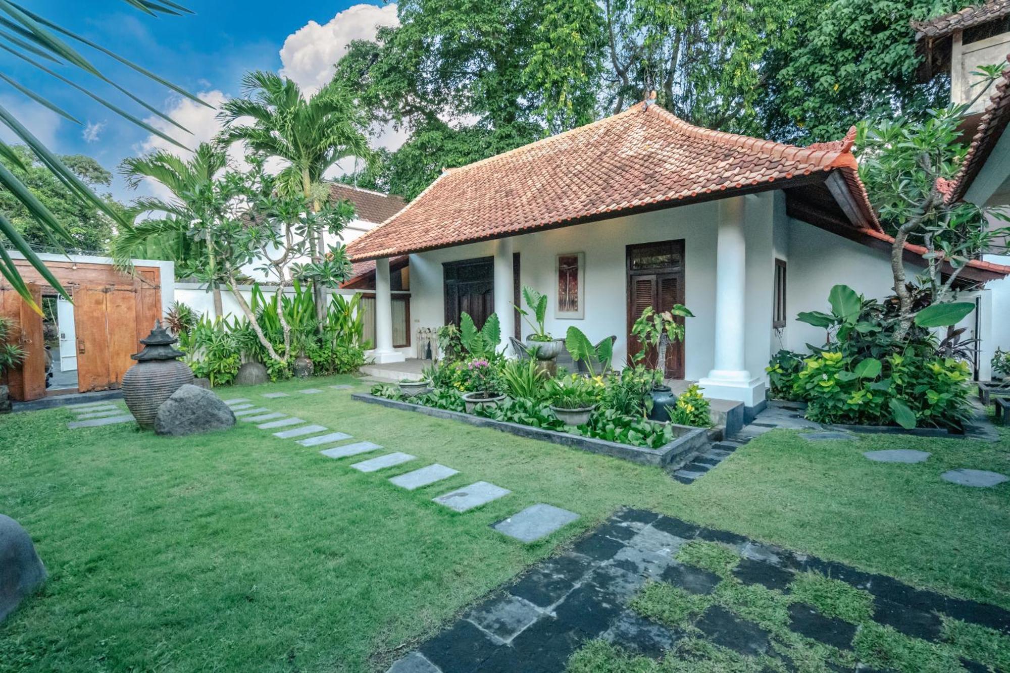 Villa Etnik Seminyak Exterior photo